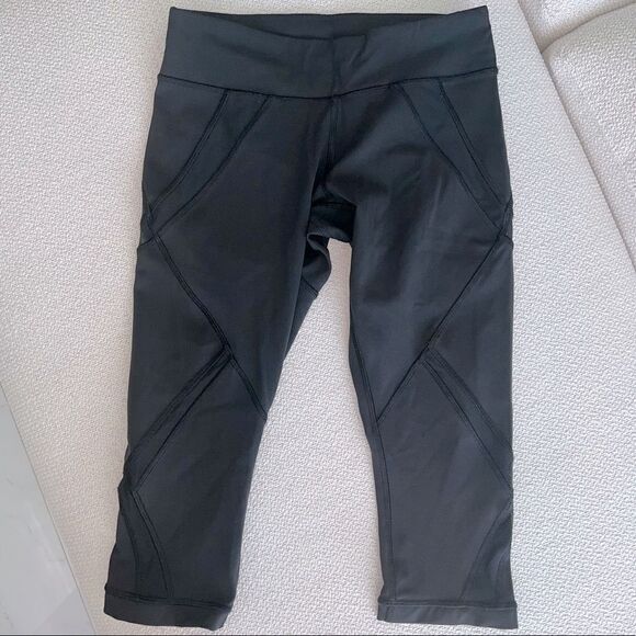 ✨EXCELLENT Lululemon Mesh Panel Crops Black Sz 4 - Picture 2 of 5